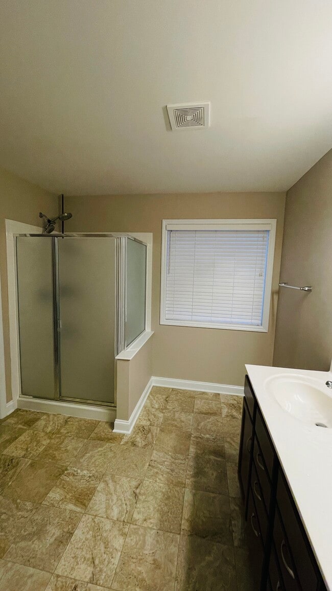 Building Photo - 16300 Brookfield View Ct