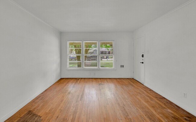 Building Photo - 3701 Parkwood St