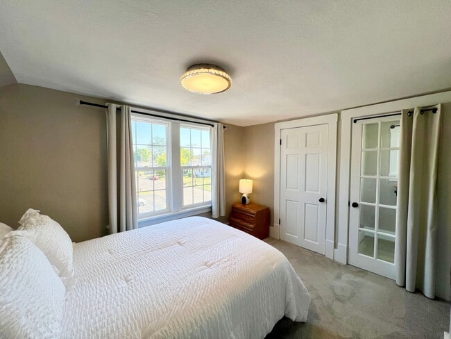 Building Photo - Beautifully Renovated & Fully Furnished Home in Peoria Heights!