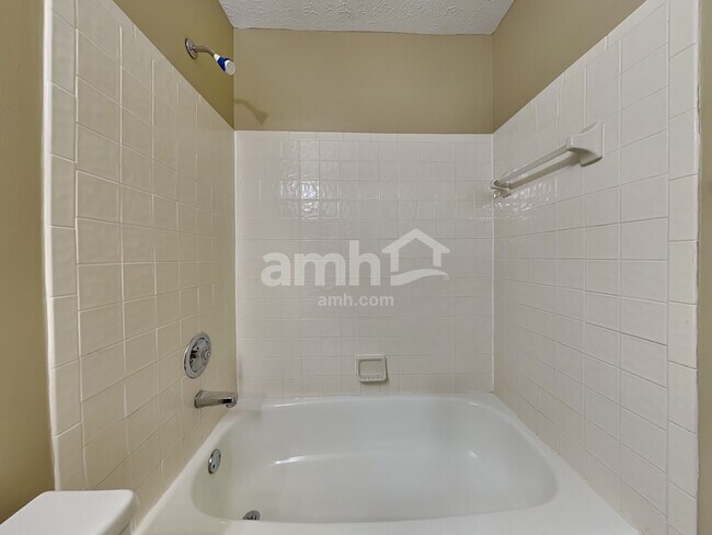 Building Photo - 4626 Laurel View Dr