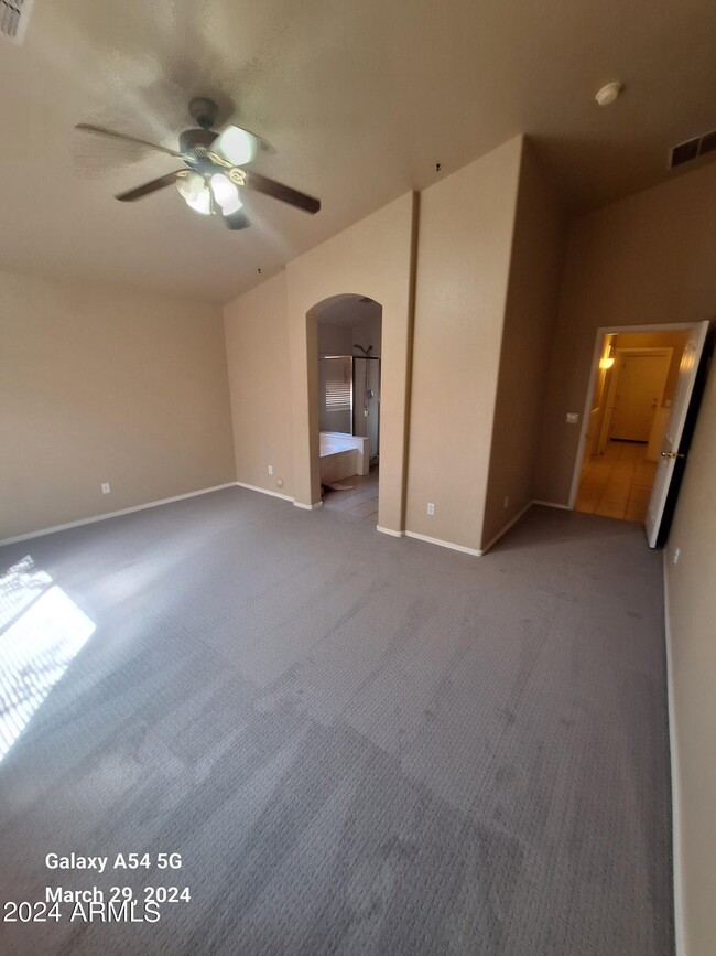 Building Photo - 9205 W Lone Cactus Dr