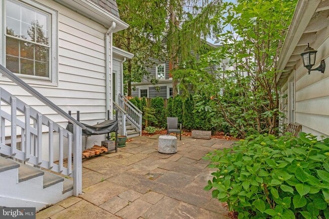 Building Photo - 3921 Harrison St NW