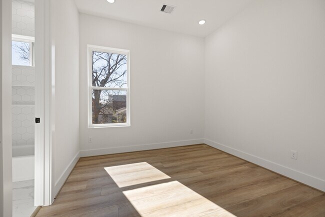 Building Photo - 3510 Adair St
