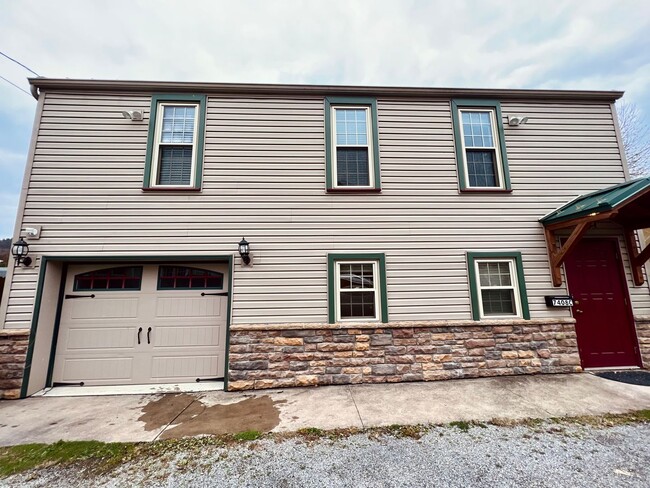 Building Photo - Charming Home - 2 Bed 1.5 Bath - Neville I...