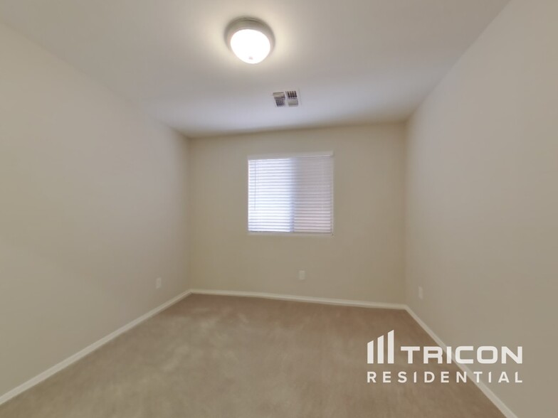 Building Photo - 15480 W Yucatan Dr