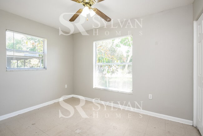 Building Photo - The living is easy in this 3 bedroom, 1 ba...