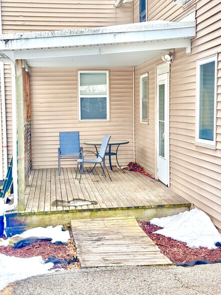 Building Photo - 611 W 12th St