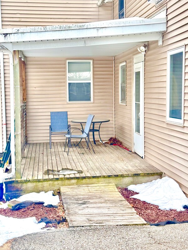 Building Photo - 611 W 12th St