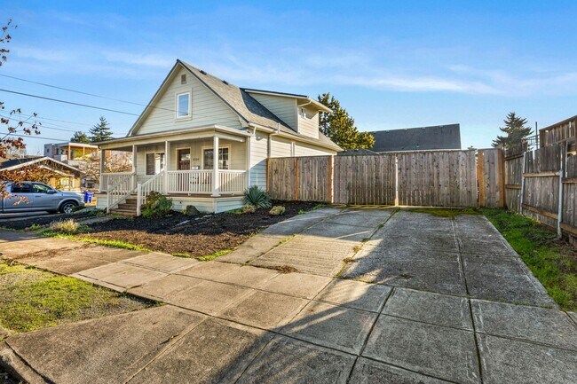Building Photo - 8334 SE Taylor Ct