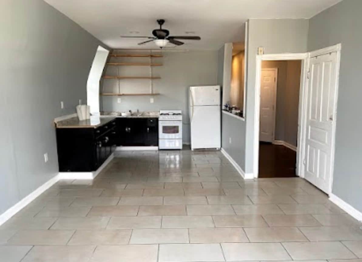 Kitchen and entry way - 4909 Cedar Ave