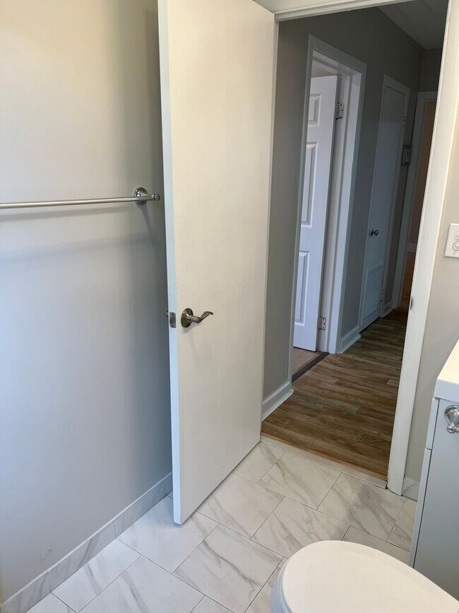 Building Photo - Newly renovated 3/2 for rent!