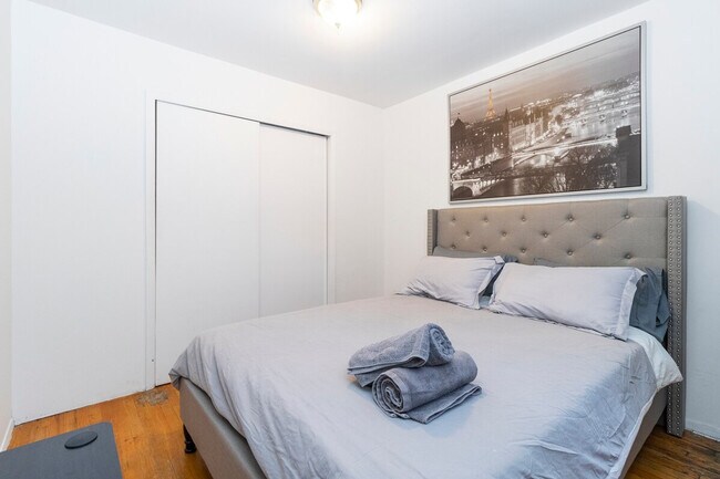 Building Photo - 316 E 96th St