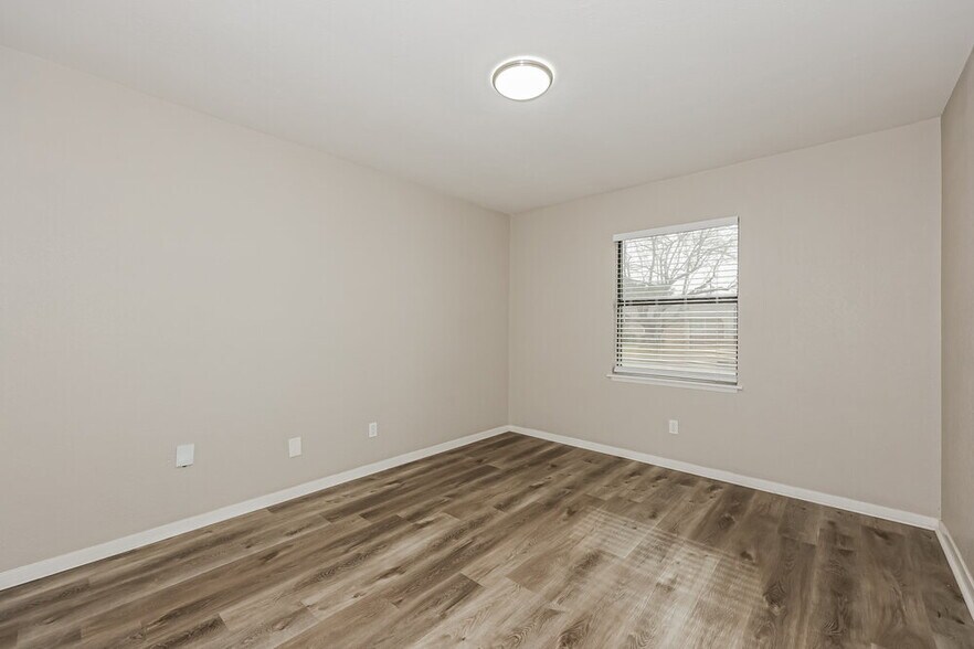 Building Photo - 514 Woodcrest Way