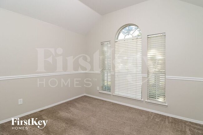 Building Photo - 10737 Emerald Park Ln