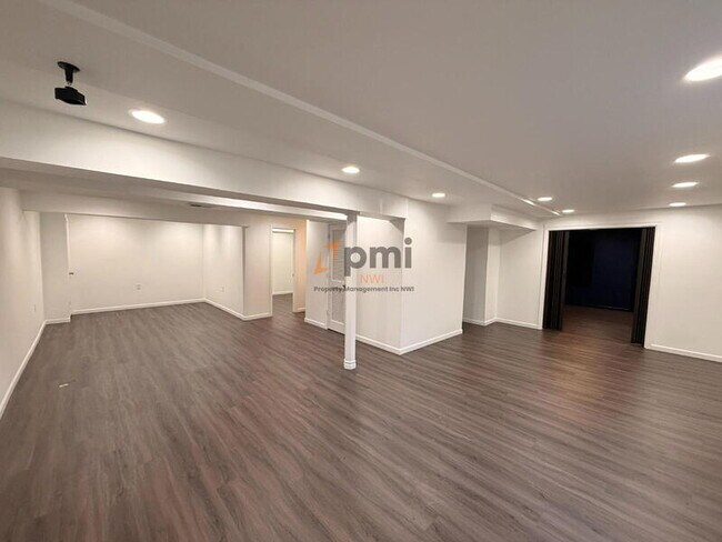 Building Photo - 2707 Westwind Dr