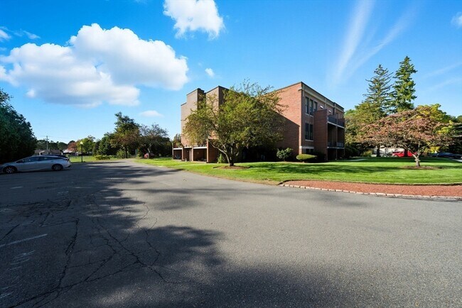 Building Photo - 30 Conant St