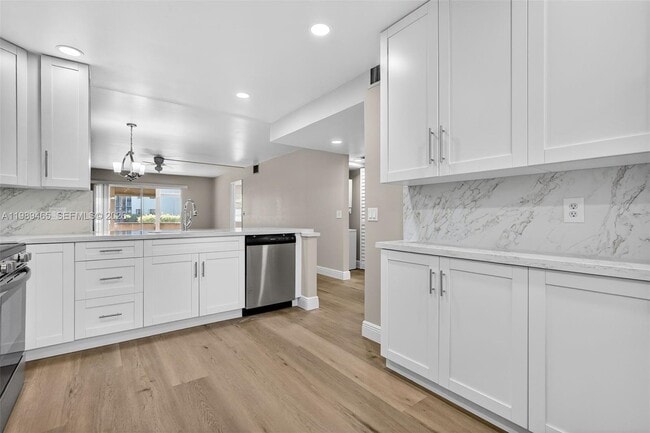 Building Photo - 12500 SW 5th Ct