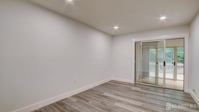 Building Photo - 267 Constitution Cir