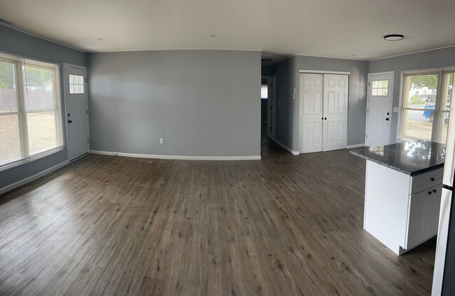 Building Photo - Beautiful brand new 4 bed 2 bath for Rent ...