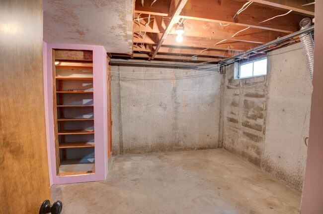 Building Photo - 4 Bedroom 2 Bathroom Located on the Boise Bench (Available for a 6 month lease).