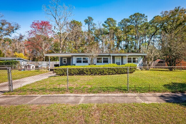 Building Photo - 909 Westgate Dr