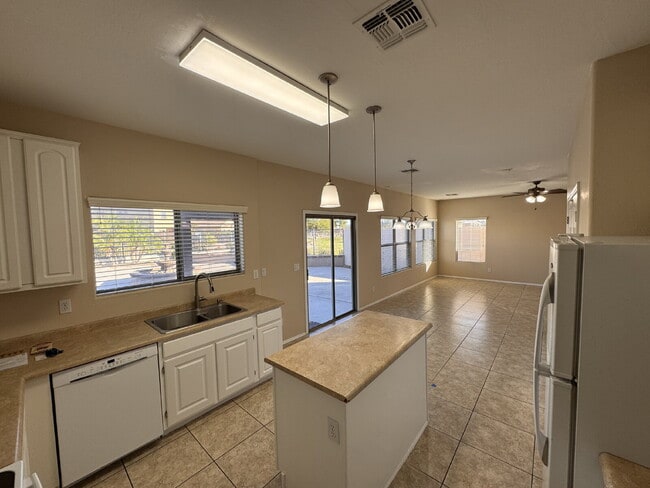 Building Photo - 18 W Desert Vista Trail