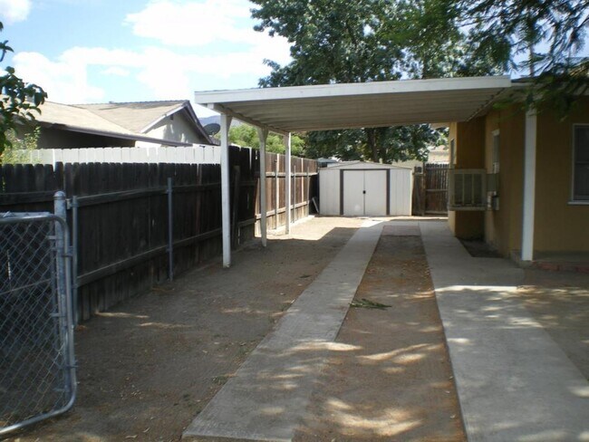 Building Photo - 41285 Johnston Ave