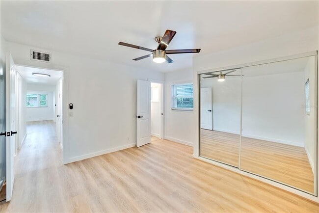 Building Photo - 4413 W Rogers Ave