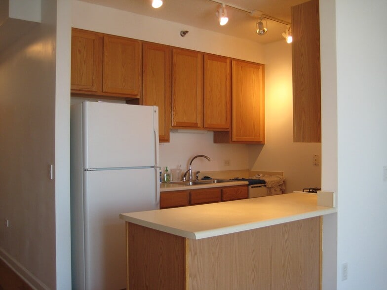 Building Photo - 1529 S State St