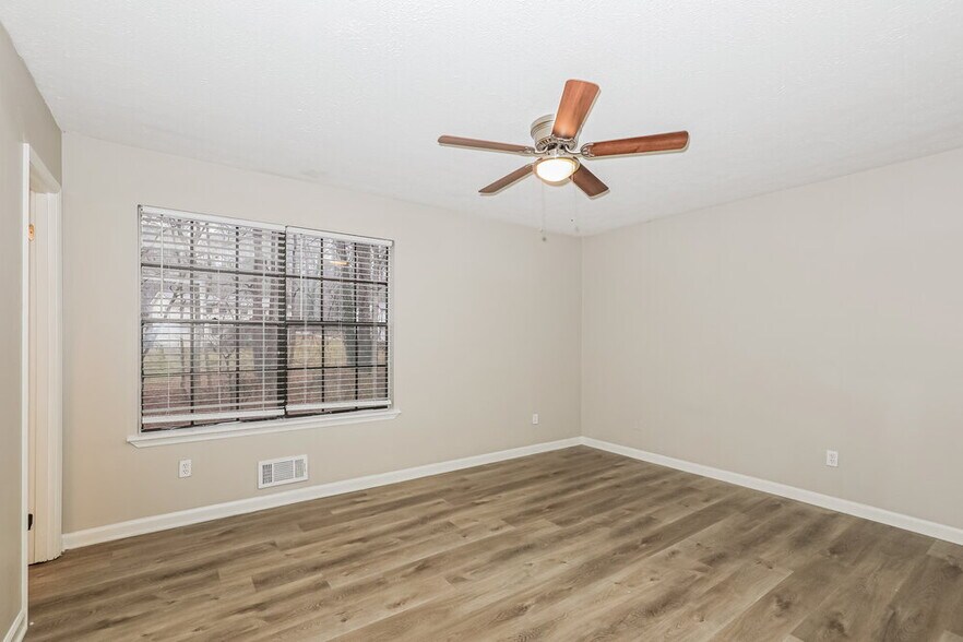 Building Photo - 6207 Radford Dr