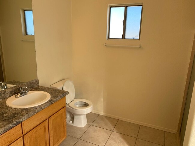 Building Photo - 4BD/2BA/2CG 1900 sf in Canyon de Flores subdivision, Sierra Vista, AZ