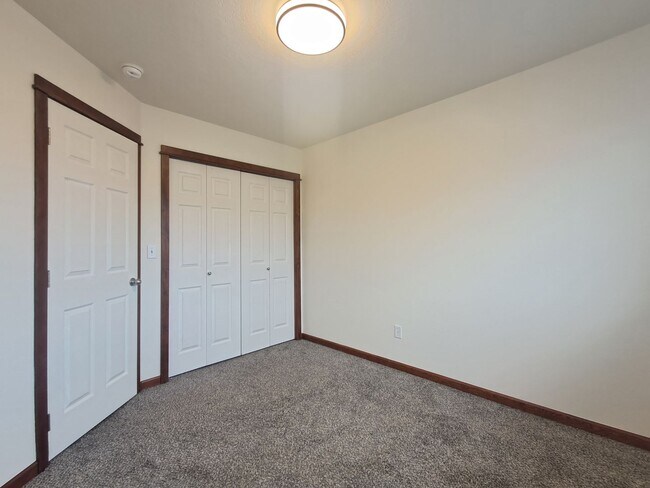 Building Photo - $2,200 -  3 Bed / 2.5 Bath Beautiful Spokane Valley House