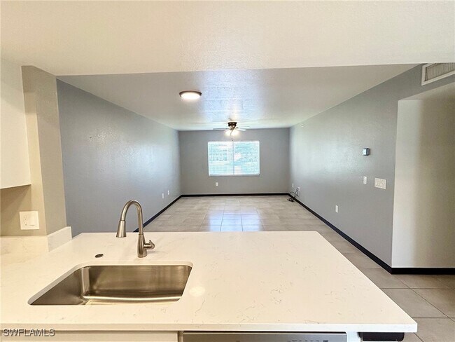 Building Photo - 8284 Key Royal Cir