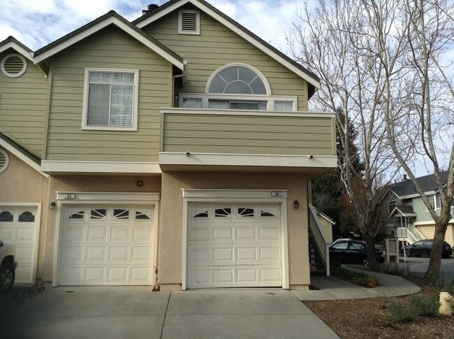 Building Photo - 25 Manchester Ln