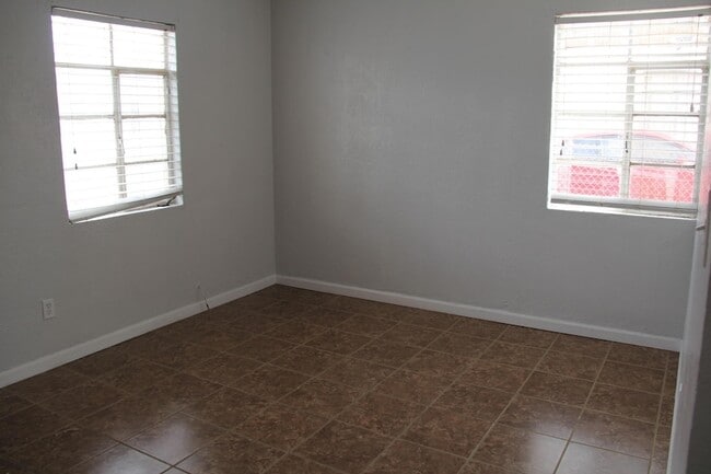 Building Photo - 8907 Old County Dr