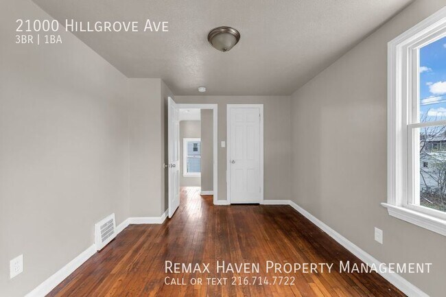Building Photo - 21000 Hillgrove, Maple Hts - Gorgeous 3 be...