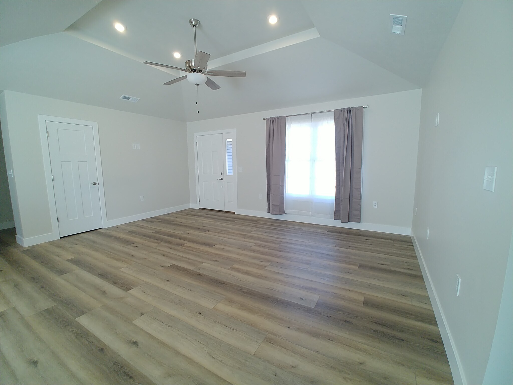 Building Photo - 1421 W Todd Ln