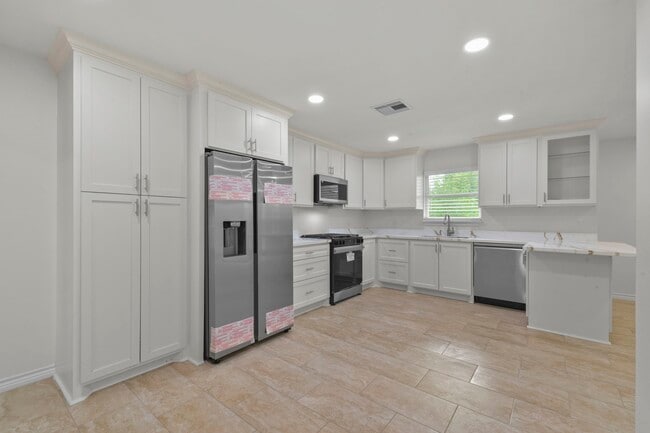 Building Photo - 5011 Redstart St