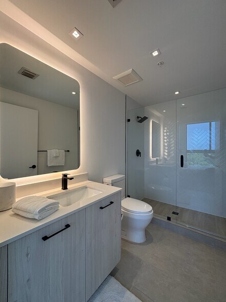 Building Photo - 237 NW 31st St