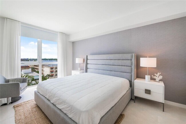 Building Photo - 401 N Birch Rd