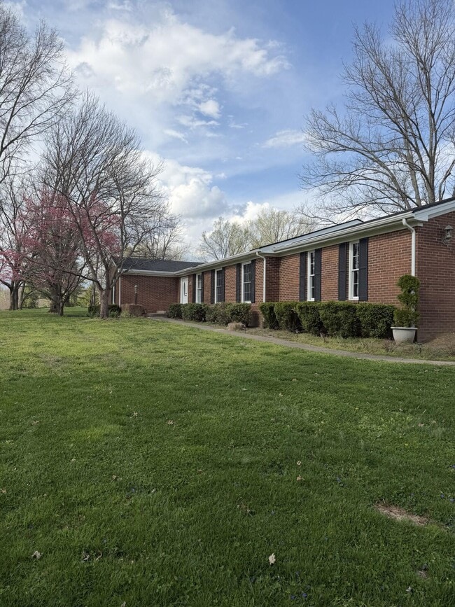 Building Photo - 110 Pineur Rd