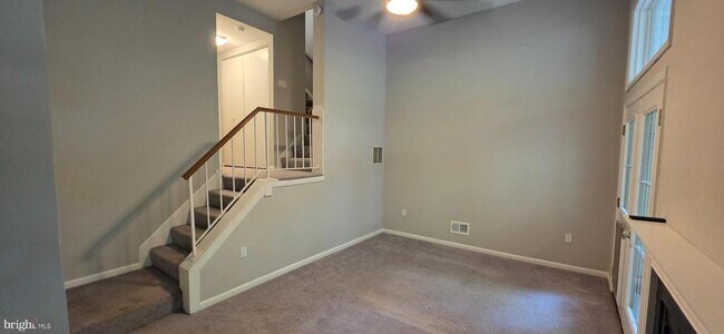 Building Photo - 1353 Templeton Pl