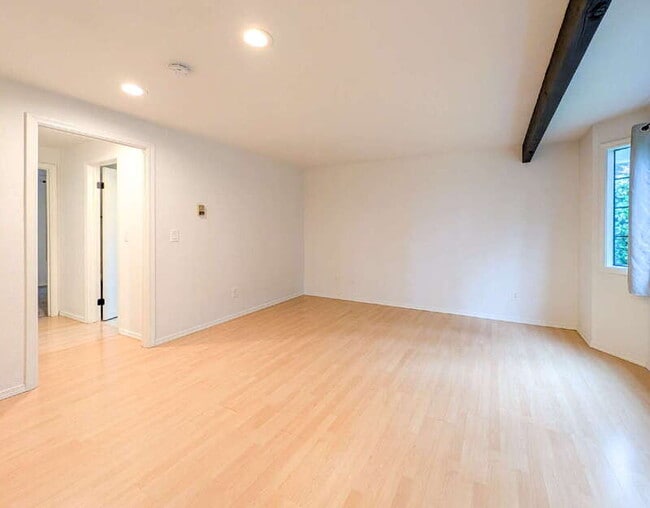 Building Photo - 115 E Jonathan Rd