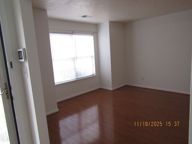 Building Photo - Jordans Crossing