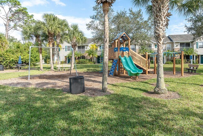 Building Photo - Stunning Designer Condo Remodeled to Perfe...