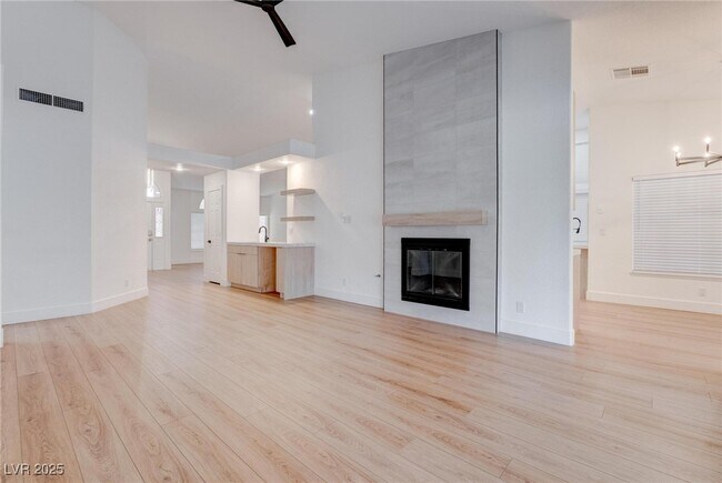 Building Photo - 8608 Highacre Dr