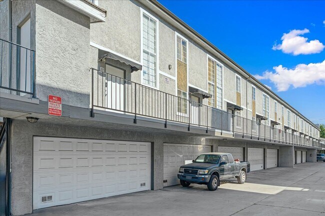 Building Photo - 18547 Saticoy St