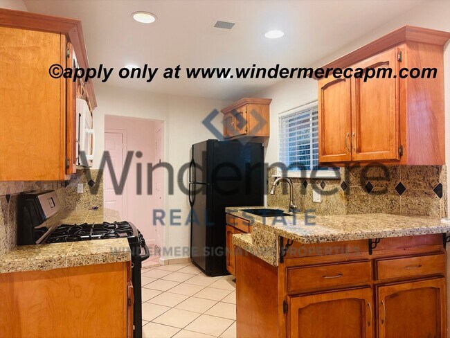 Building Photo - Charming 3 Bedroom Home with Bonus Room & ...