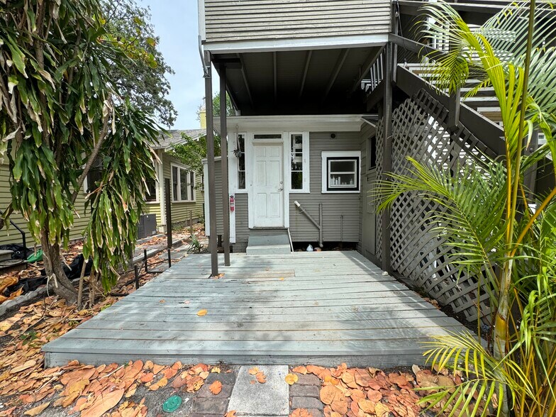 Building Photo - 215 S Howard Ave