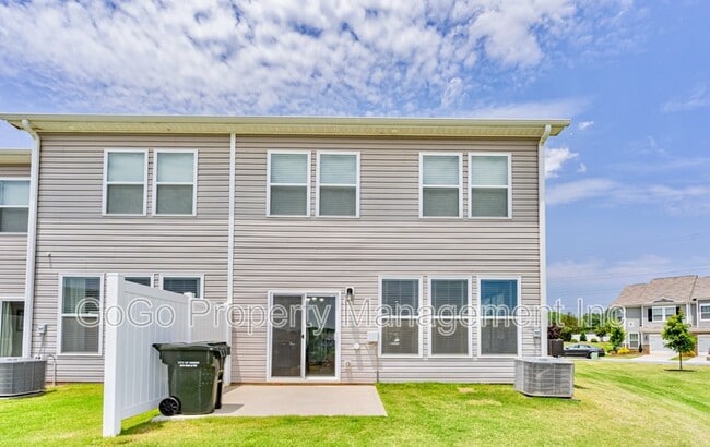 Building Photo - 412 Yellow Fox Rd